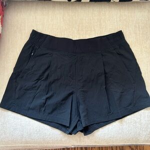 Athleta Textured Brooklyn Short